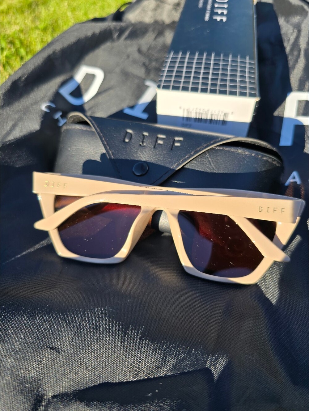 NIB! DIFF Eyewear, Almond Silver Flash Sunglasses, MSRP $108 - Picture 8 of 11